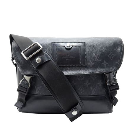 sacoche louis vuitton messenger pm voyager|Messenger Voyager PM Monogram Shadow .